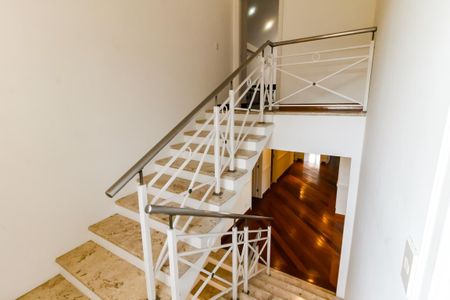 Casa de condomínio à venda com 1100m², 5 quartos e 4 vagasEscada acesso