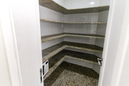 Casa de condomínio à venda com 1100m², 5 quartos e 4 vagasDespensa