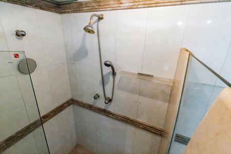 Casa de condomínio à venda com 1100m², 5 quartos e 4 vagasBanheiro 2 da Suíte 4