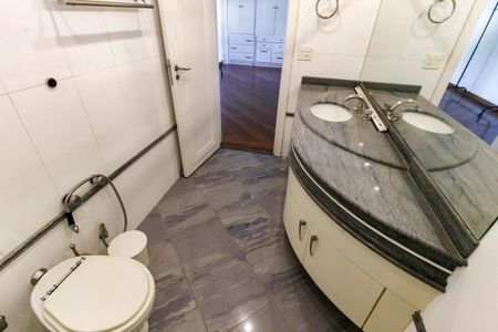 Casa de condomínio à venda com 1100m², 5 quartos e 4 vagasBanheiro da Suíte 2