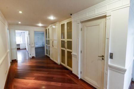 Casa de condomínio à venda com 1100m², 5 quartos e 4 vagasCorredor