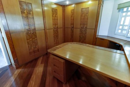 Casa de condomínio à venda com 1100m², 5 quartos e 4 vagasEscritório