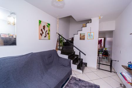 Casa à venda com 175m², 2 quartos e 2 vagasSala