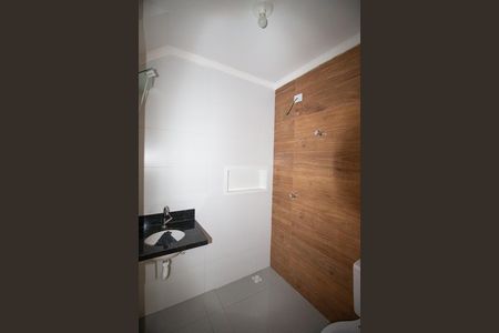 Casa de condomínio para alugar com 42m², 2 quartos e 1 vaga Casa de condomínio para alugar com 42m², 2 quartos e 1 vagaBanheiro Social