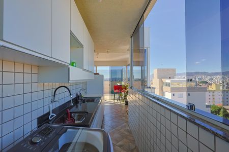 Apartamento à venda com 184m², 3 quartos e 2 vagas Apartamento à venda com 184m², 3 quartos e 2 vagasÁrea de Serviço