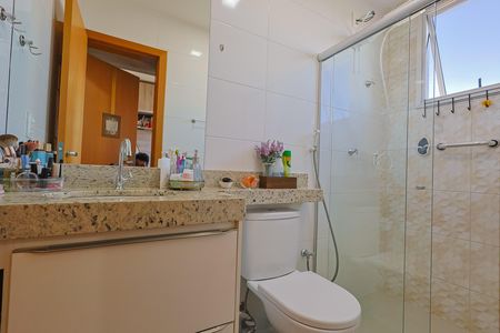 Apartamento à venda com 184m², 3 quartos e 2 vagas Apartamento à venda com 184m², 3 quartos e 2 vagasBanheiro da Suíte 1
