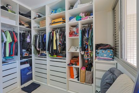 Apartamento à venda com 184m², 3 quartos e 2 vagas Apartamento à venda com 184m², 3 quartos e 2 vagasCloset da suíte 2