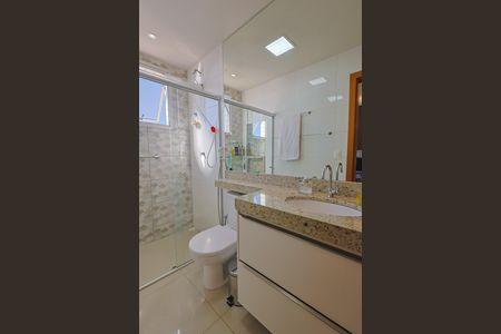Apartamento à venda com 184m², 3 quartos e 2 vagas Apartamento à venda com 184m², 3 quartos e 2 vagasBanheiro da Suíte 2