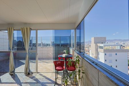 Apartamento à venda com 184m², 3 quartos e 2 vagas Apartamento à venda com 184m², 3 quartos e 2 vagasCobertura