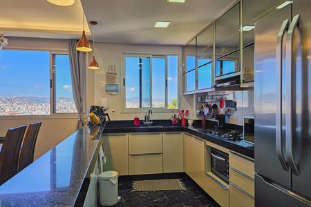 Apartamento à venda com 184m², 3 quartos e 2 vagas Apartamento à venda com 184m², 3 quartos e 2 vagasCozinha