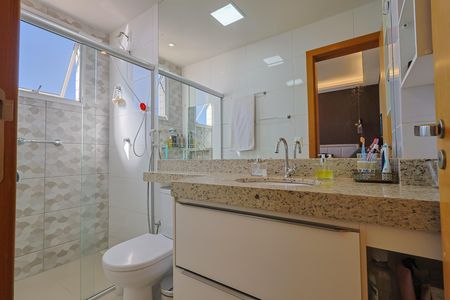 Apartamento à venda com 184m², 3 quartos e 2 vagas Apartamento à venda com 184m², 3 quartos e 2 vagasBanheiro da Suíte 2