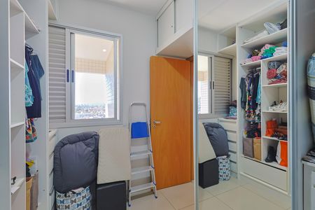 Apartamento à venda com 184m², 3 quartos e 2 vagas Apartamento à venda com 184m², 3 quartos e 2 vagasCloset da suíte 2
