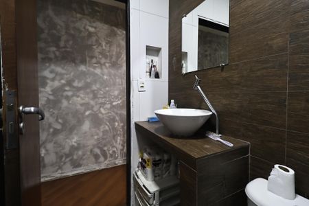 Casa à venda com 264m², 5 quartos e 4 vagasBanheiro - Casa1