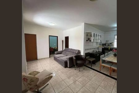 Sala de casa para alugar com 5 quartos, 396m² em Buritis, Belo Horizonte