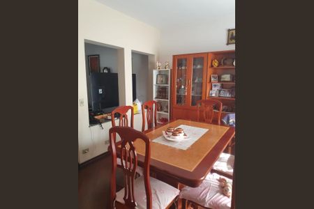 Casa à venda com 220m², 4 quartos e 3 vagasFoto 01