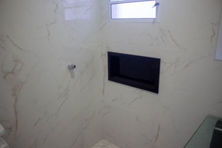 Casa para alugar com 70m², 2 quartos e 2 vagasBanheiro Social