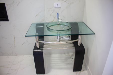 Casa para alugar com 70m², 2 quartos e 2 vagasBanheiro Social