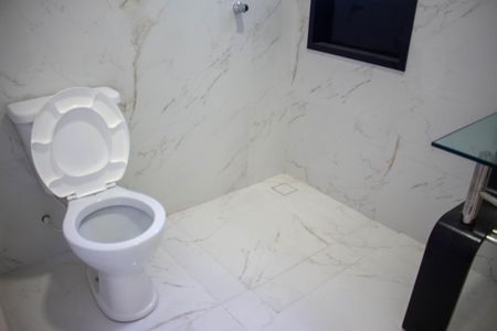 Casa para alugar com 70m², 2 quartos e 2 vagasBanheiro Social