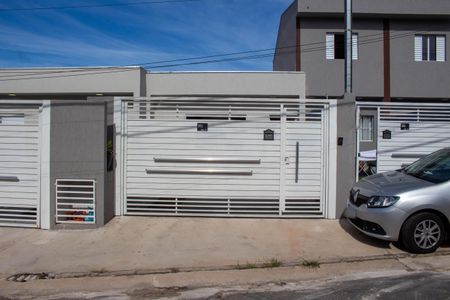Casa para alugar com 70m², 2 quartos e 2 vagasFachada