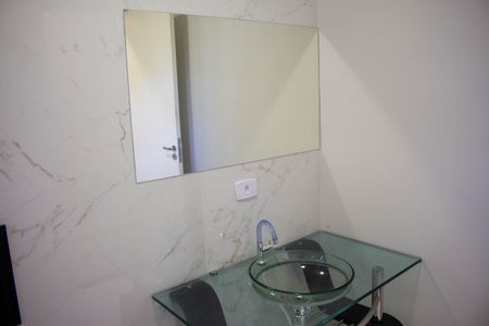 Casa para alugar com 70m², 2 quartos e 2 vagasBanheiro Social