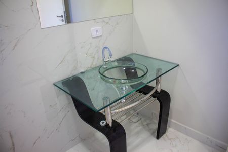 Casa para alugar com 70m², 2 quartos e 2 vagasBanheiro Social