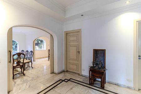 Casa à venda com 600m², 5 quartos e 8 vagasHall de Entrada