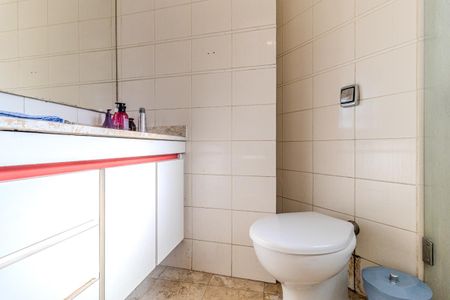 Casa à venda com 600m², 5 quartos e 8 vagasBanheiro da Suíte 1