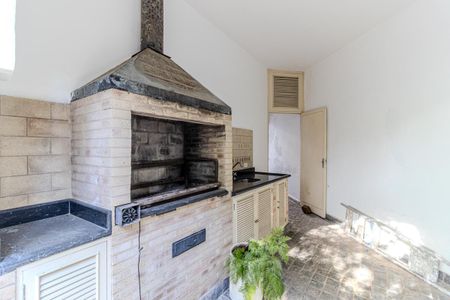 Casa à venda com 600m², 5 quartos e 8 vagasChurrasqueira