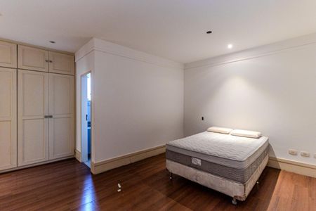 Casa à venda com 600m², 5 quartos e 8 vagasSuíte 4