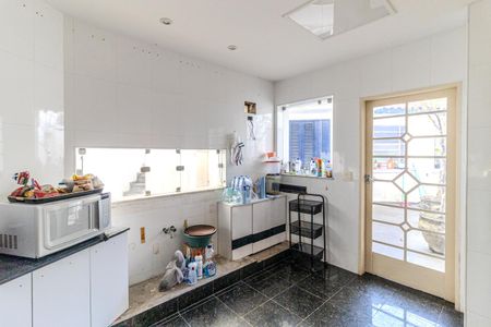 Casa à venda com 600m², 5 quartos e 8 vagasCozinha