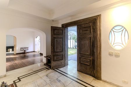 Casa à venda com 600m², 5 quartos e 8 vagasHall de Entrada