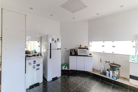 Casa à venda com 600m², 5 quartos e 8 vagasCozinha