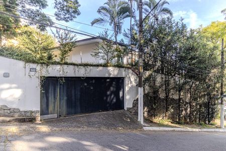 Casa à venda com 600m², 5 quartos e 8 vagasFachada
