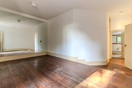 Casa à venda com 600m², 5 quartos e 8 vagasSuíte 3