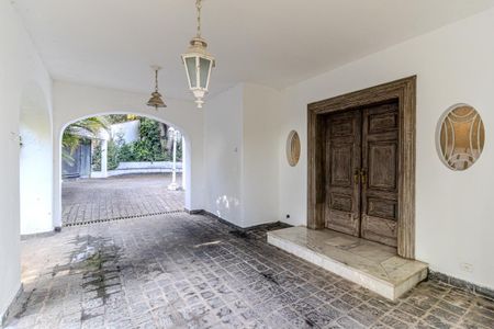 Casa à venda com 600m², 5 quartos e 8 vagasEntrada