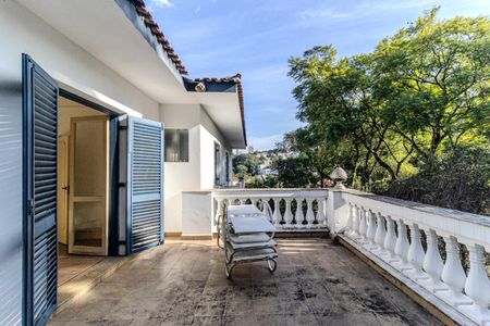 Casa à venda com 600m², 5 quartos e 8 vagasSacada/Suíte 2