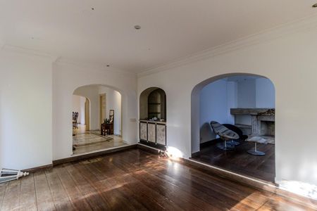 Casa à venda com 600m², 5 quartos e 8 vagasSala 1