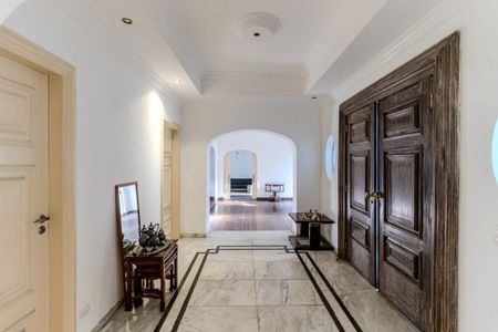 Casa à venda com 600m², 5 quartos e 8 vagasHall de Entrada