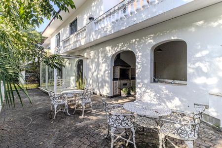 Casa à venda com 600m², 5 quartos e 8 vagasPátio