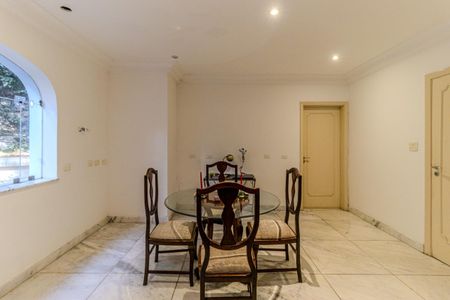 Casa à venda com 600m², 5 quartos e 8 vagasSala 5