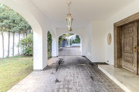 Casa à venda com 600m², 5 quartos e 8 vagasEntrada