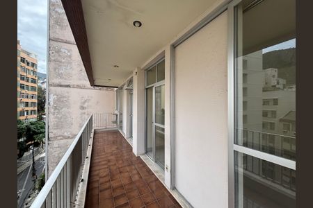 Apartamento à venda com 108m², 2 quartos e 2 vagas Apartamento à venda com 108m², 2 quartos e 2 vagasVaranda da Sala