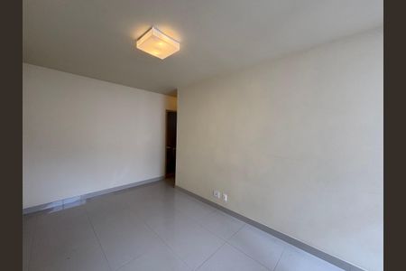 Apartamento à venda com 108m², 2 quartos e 2 vagas Apartamento à venda com 108m², 2 quartos e 2 vagasSuíte