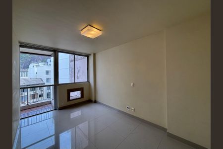 Apartamento à venda com 108m², 2 quartos e 2 vagas Apartamento à venda com 108m², 2 quartos e 2 vagasSuíte
