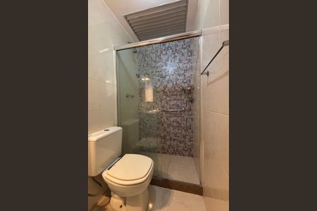 Apartamento à venda com 108m², 2 quartos e 2 vagas Apartamento à venda com 108m², 2 quartos e 2 vagasBanheiro da Suíte