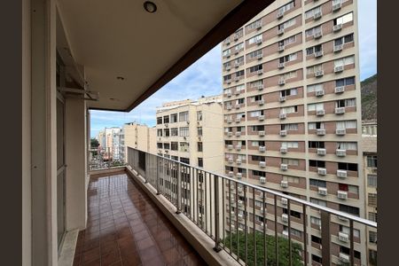 Apartamento à venda com 108m², 2 quartos e 2 vagas Apartamento à venda com 108m², 2 quartos e 2 vagasVaranda da Sala