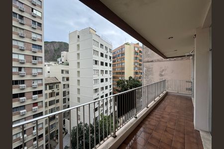 Apartamento à venda com 108m², 2 quartos e 2 vagas Apartamento à venda com 108m², 2 quartos e 2 vagasVaranda da Sala