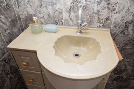 Casa à venda com 180m², 2 quartos e 2 vagasBanheiro da Suíte 1