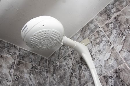 Casa à venda com 180m², 2 quartos e 2 vagasBanheiro da Suíte 2