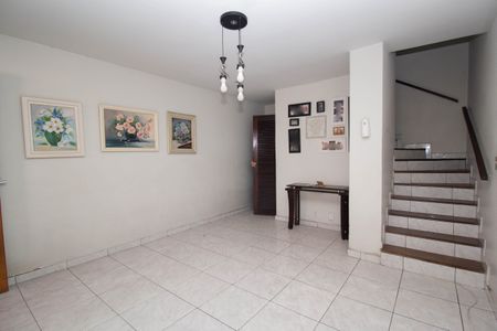 Casa à venda com 180m², 2 quartos e 2 vagasSala